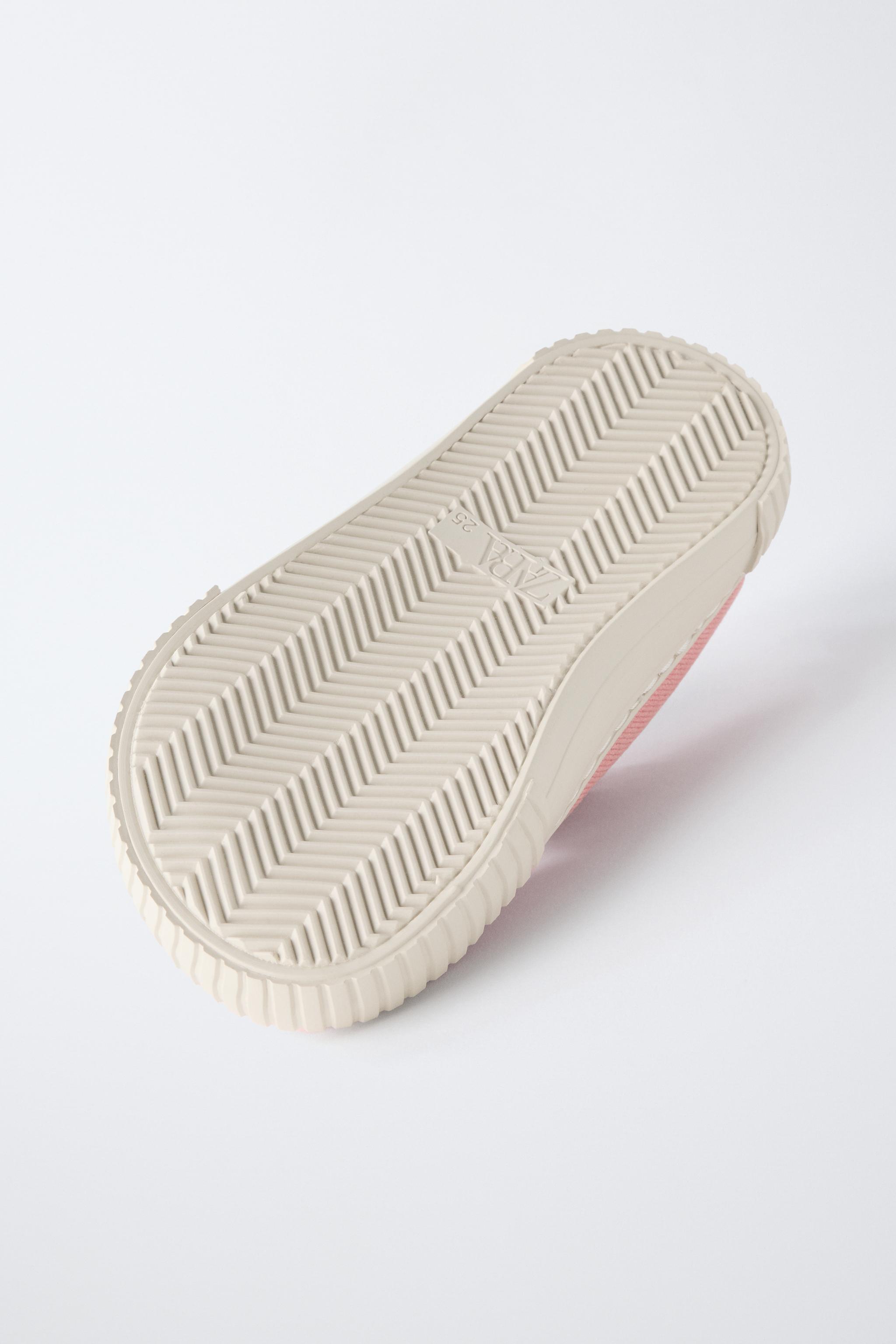 TENNIS BAREFOOT